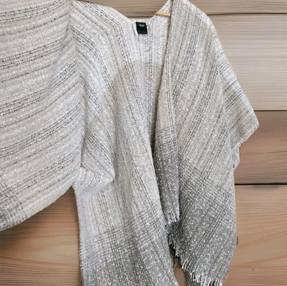 Cejon Graduated Neutral Knit Poncho  Cozy Quiet Luxury Fringed Southwest Boho - Picture 3 of 7